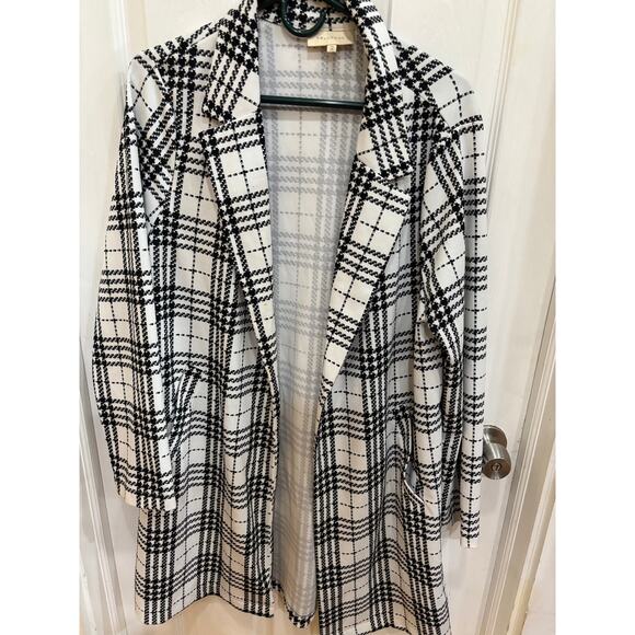 Black and White Blazer Size XL - Picture 3 of 7